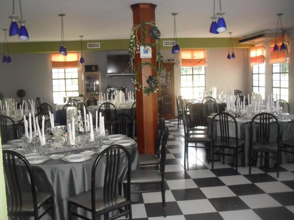 Hostal San Luis Almodovar del Rio Bagian luar foto