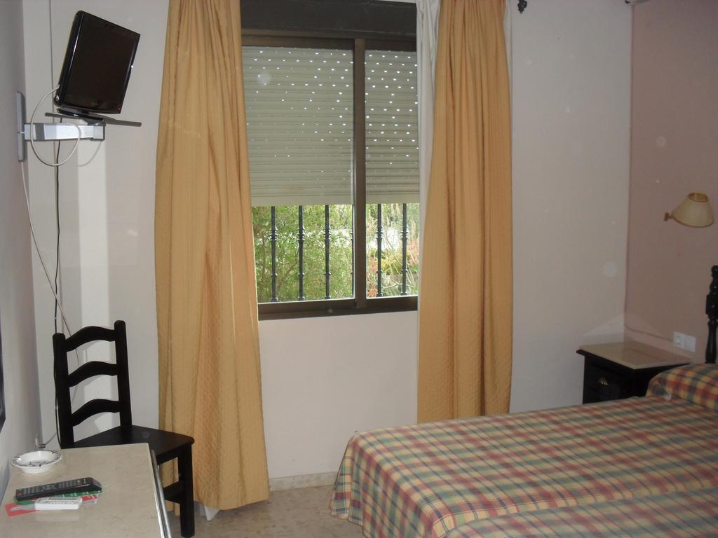 Hostal San Luis Almodovar del Rio Ruang foto