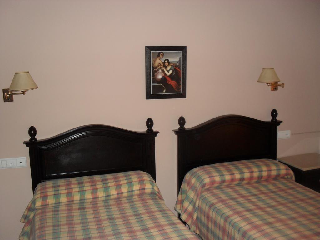Hostal San Luis Almodovar del Rio Ruang foto