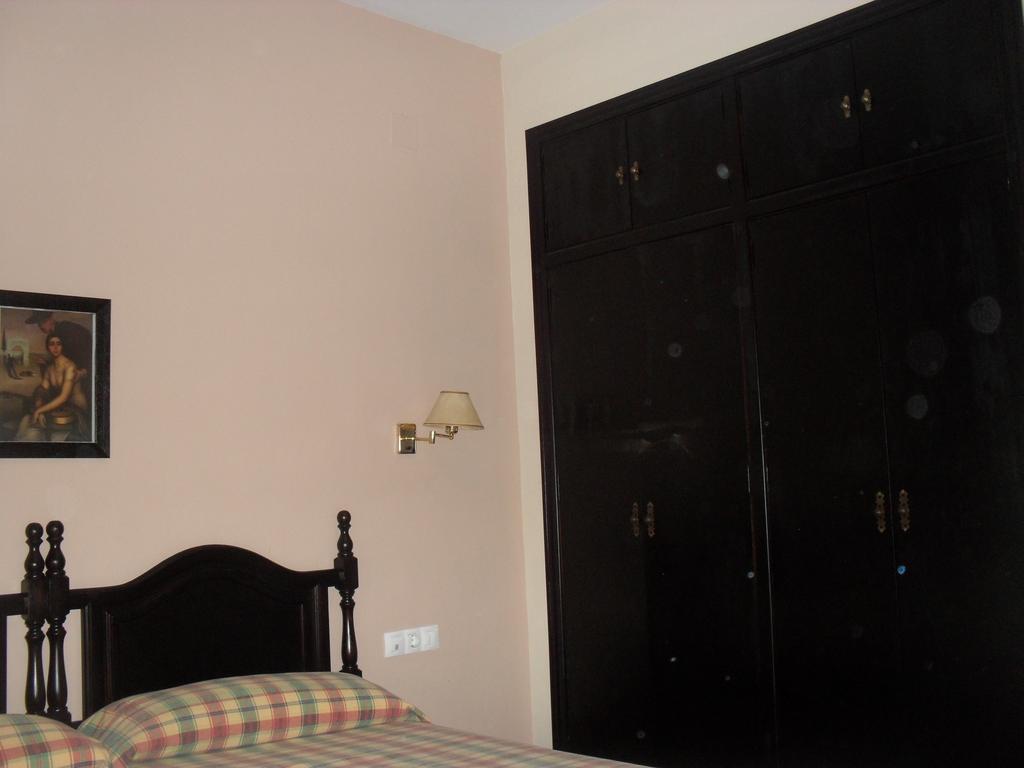 Hostal San Luis Almodovar del Rio Ruang foto
