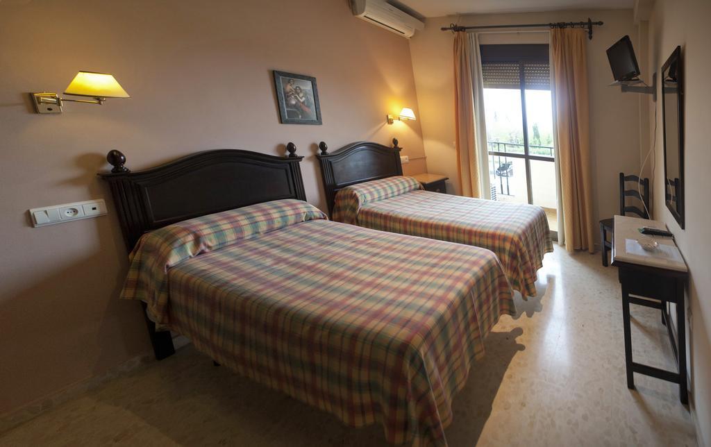 Hostal San Luis Almodovar del Rio Ruang foto