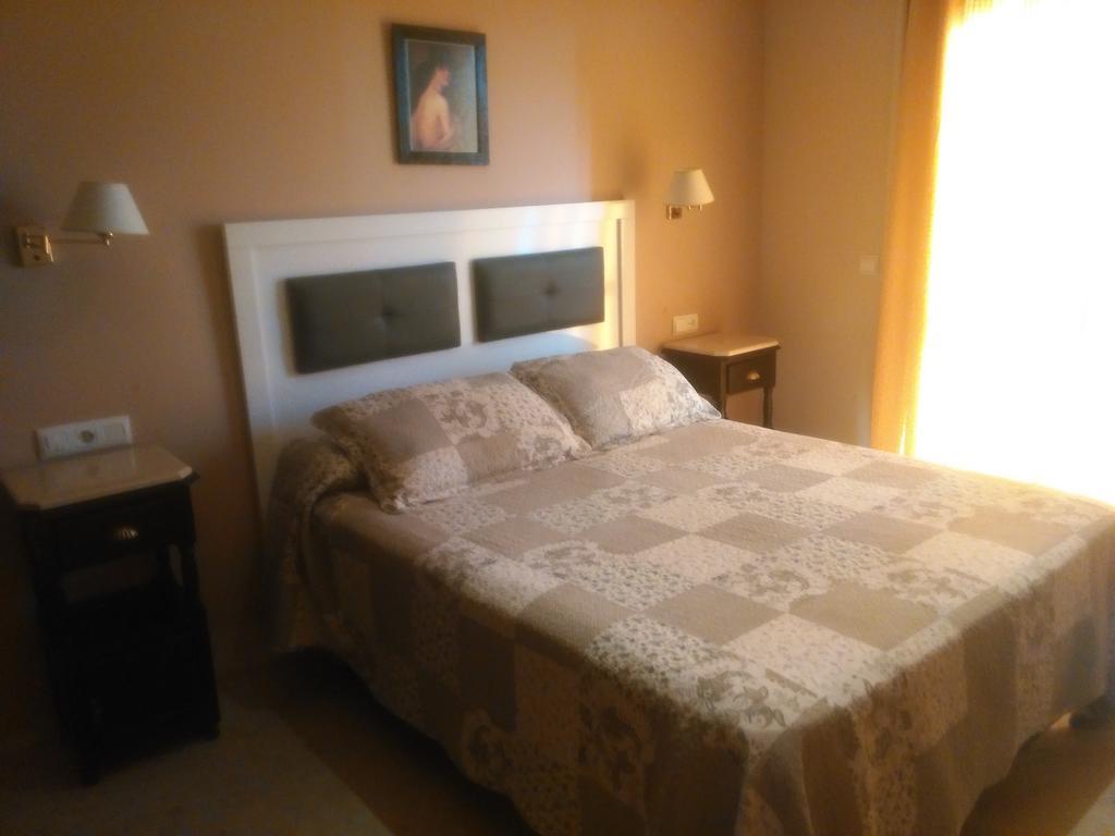 Hostal San Luis Almodovar del Rio Bagian luar foto