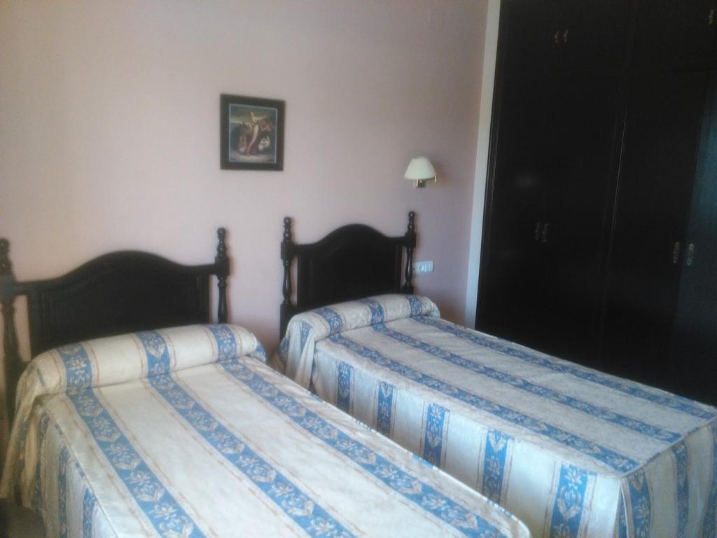 Hostal San Luis Almodovar del Rio Bagian luar foto