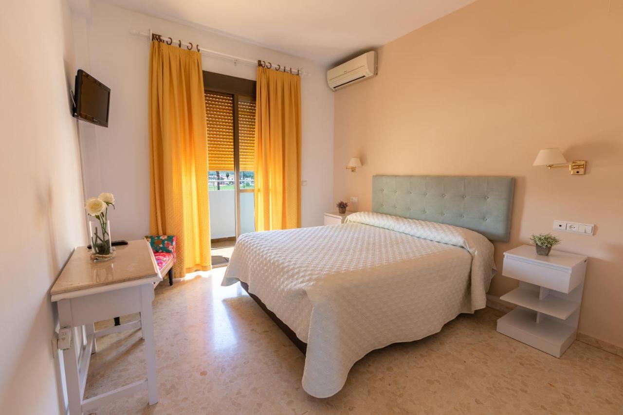 Hostal San Luis Almodovar del Rio Bagian luar foto